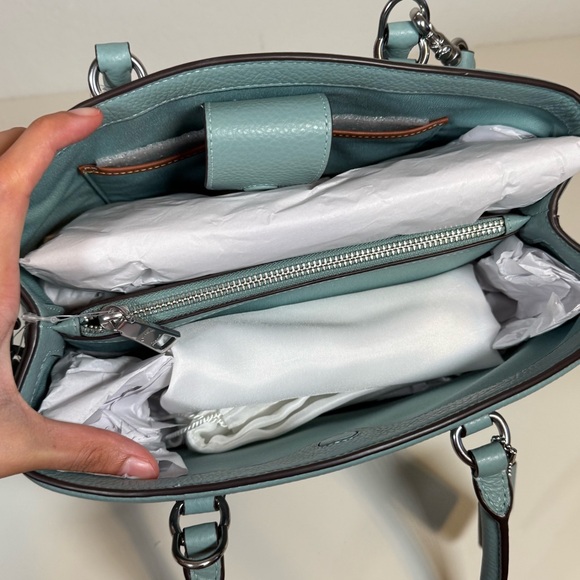 Coach Legacy Carryall 28 - Picture 5 of 6